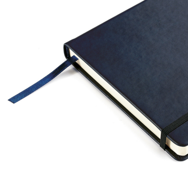 Блокнот А5 100 Л MEGAPOLIS VELVET НА РЕЗИНКЕ (ТЁМНО-СИНИЙ) 3-525/01