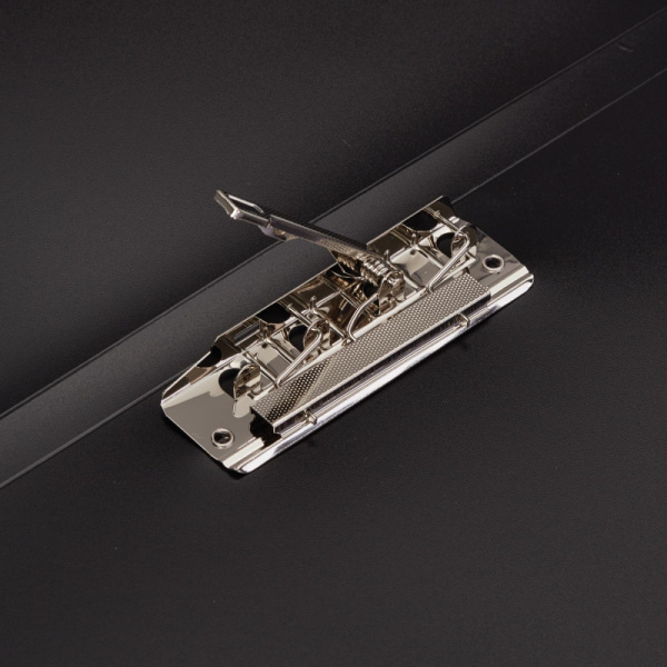 Папка с зажимом Комус Шелк черная